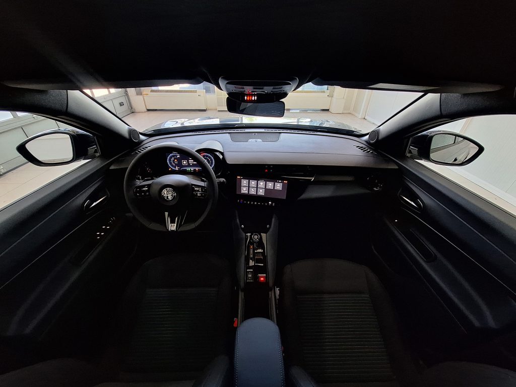 Alfa Romeo Junior Ibrida Hybrid 145 Hp Auto LED Core 4 Χρόνια Εγγύηση & Οδική