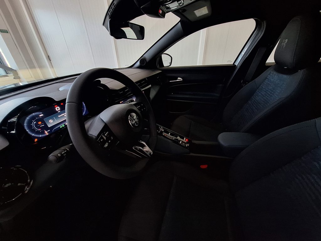 Alfa Romeo Junior Ibrida Hybrid 145 Hp Auto LED Core 4 Χρόνια Εγγύηση & Οδική