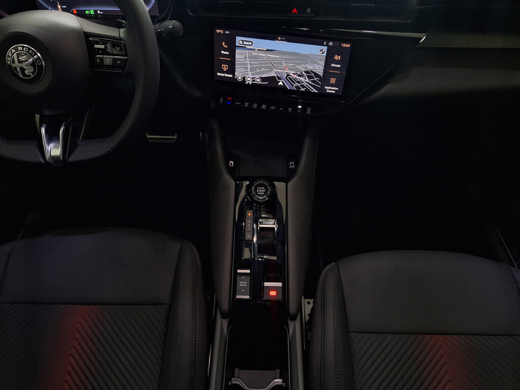 Alfa Romeo Junior 2026 Ibrida Ti 145Hp Auto Navi LED 8 Χρόνια Εγγύηση & Οδική